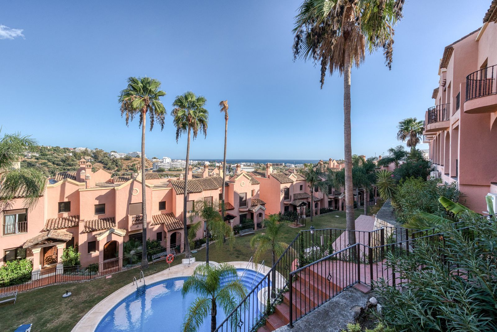 3-bedroom townhouse in Estepona, Marbella – image 29