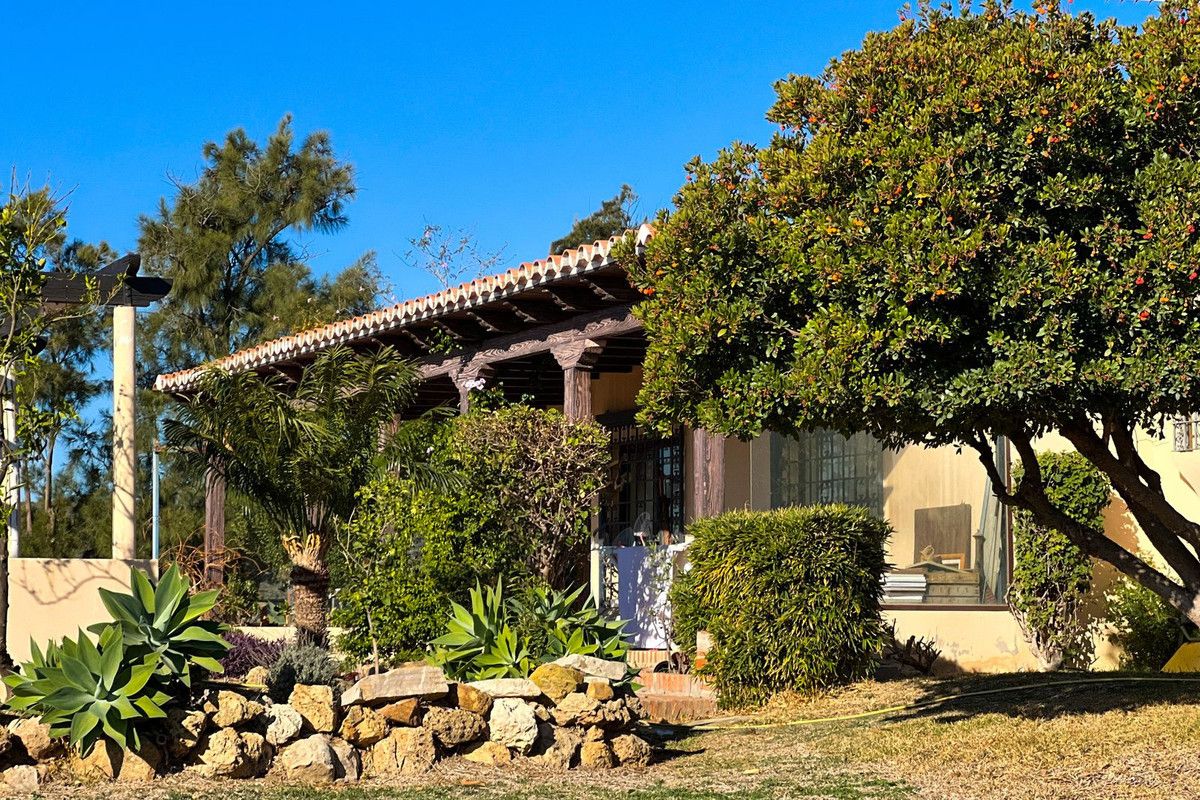 4-bedroom villa in Estepona, Marbella – image 26