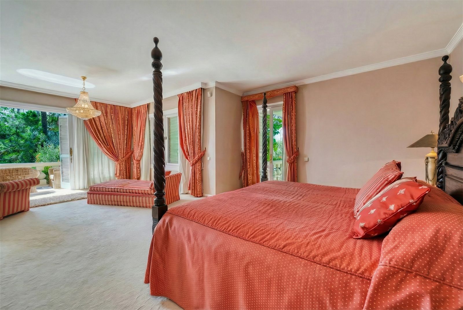 10-bedroom villa in Río Real, Marbella – image 33