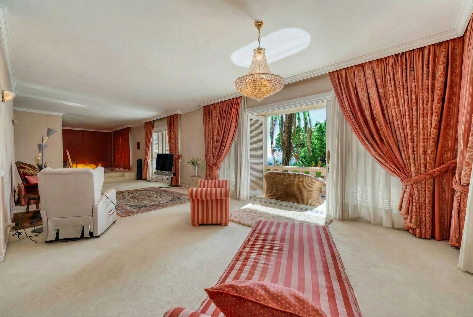 10-bedroom villa in Río Real, Marbella – image 34