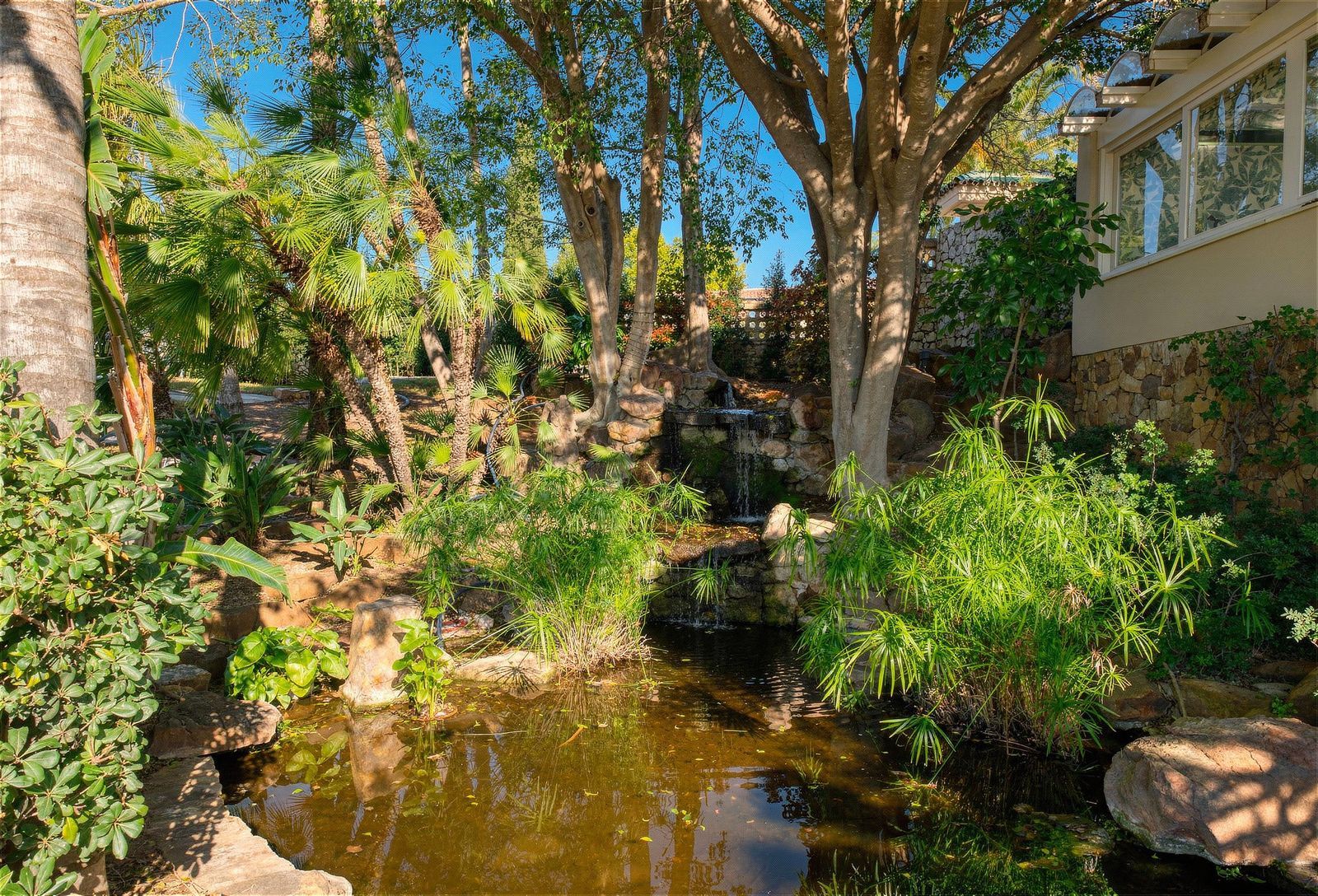 10-bedroom villa in Río Real, Marbella – image 35