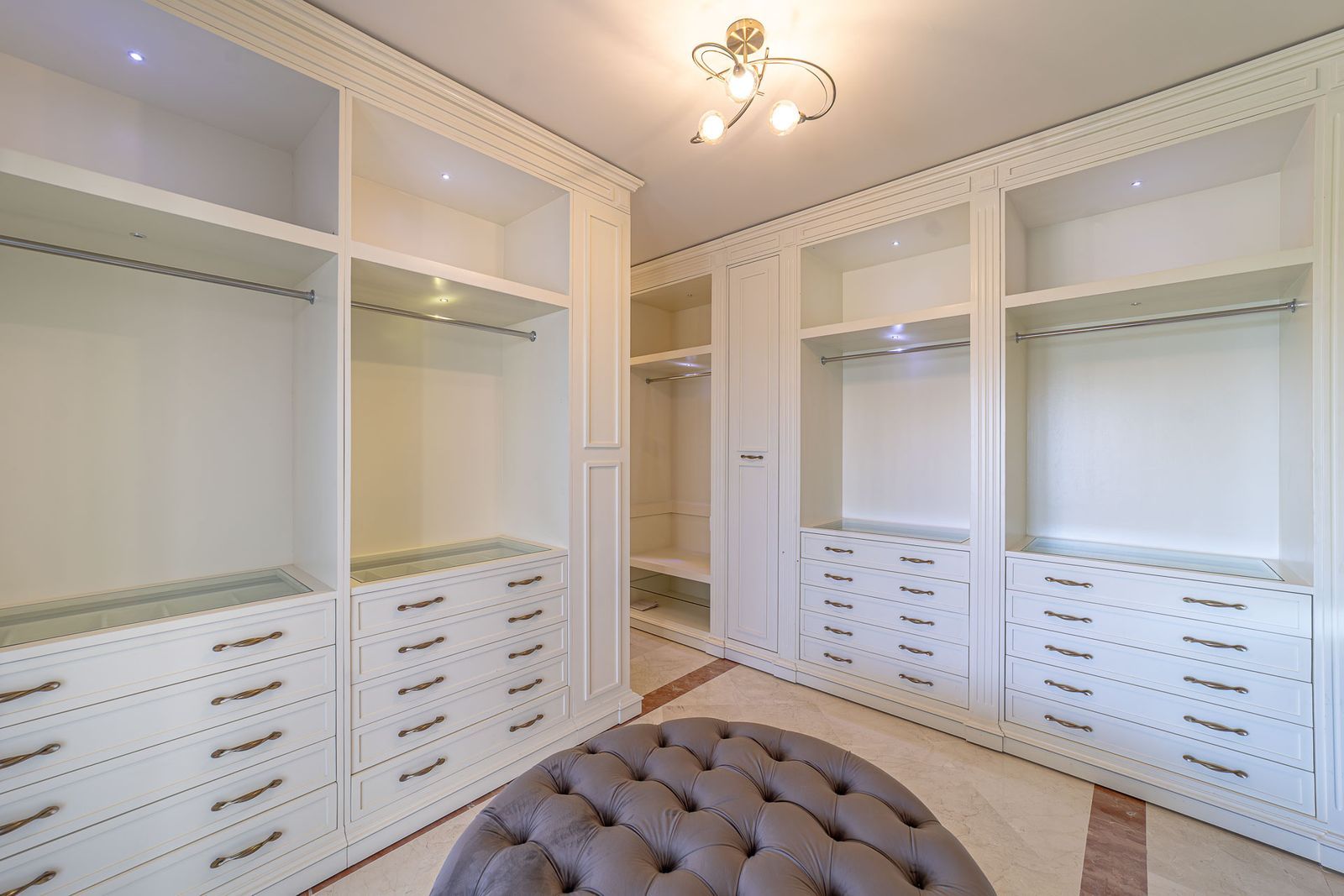 5-bedroom villa in Atalaya, Marbella – image 38