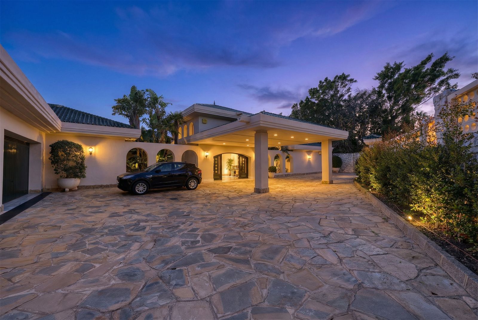 10-bedroom villa in Río Real, Marbella – image 3