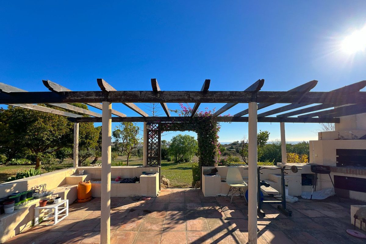 4-bedroom villa in Estepona, Marbella – image 36