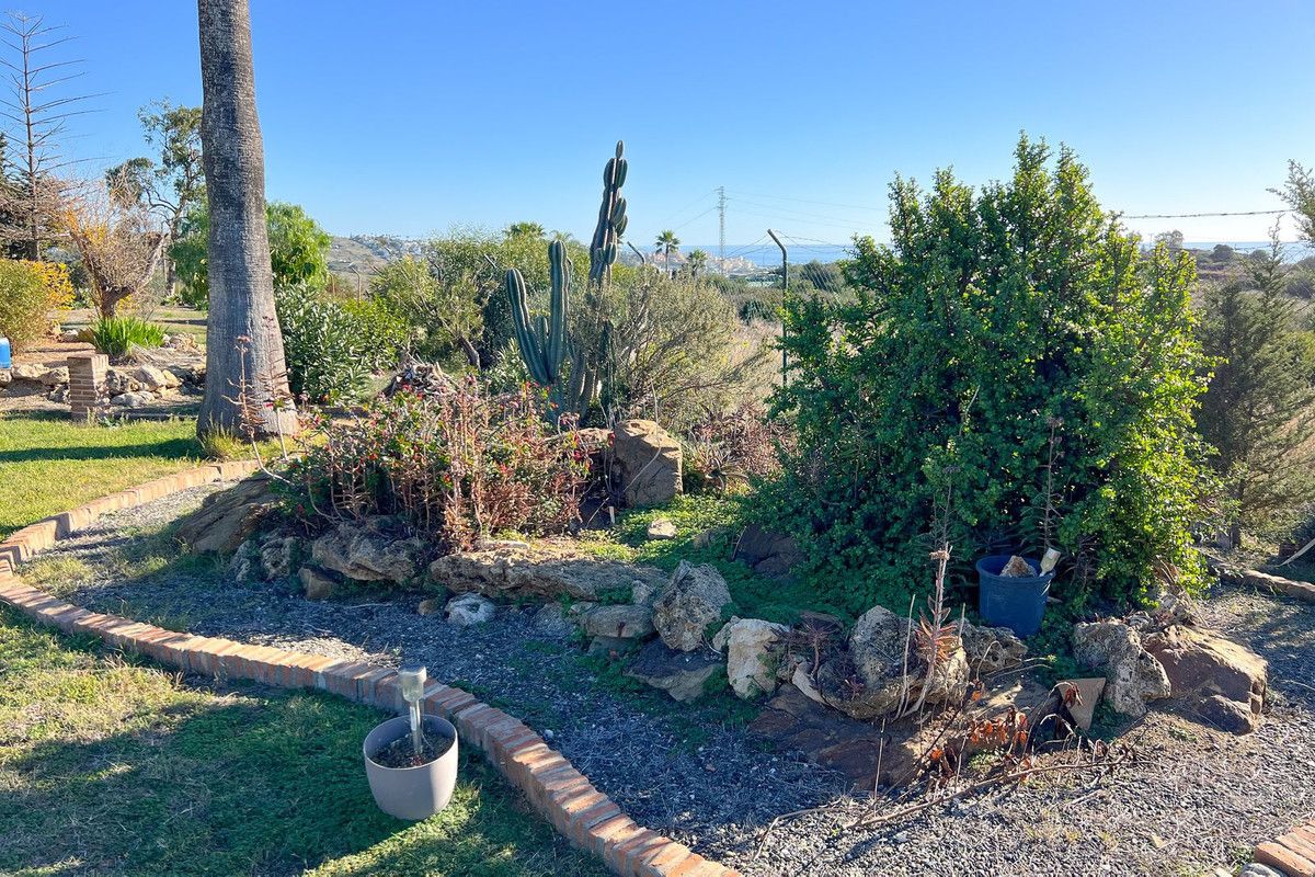 4-bedroom villa in Estepona, Marbella – image 41