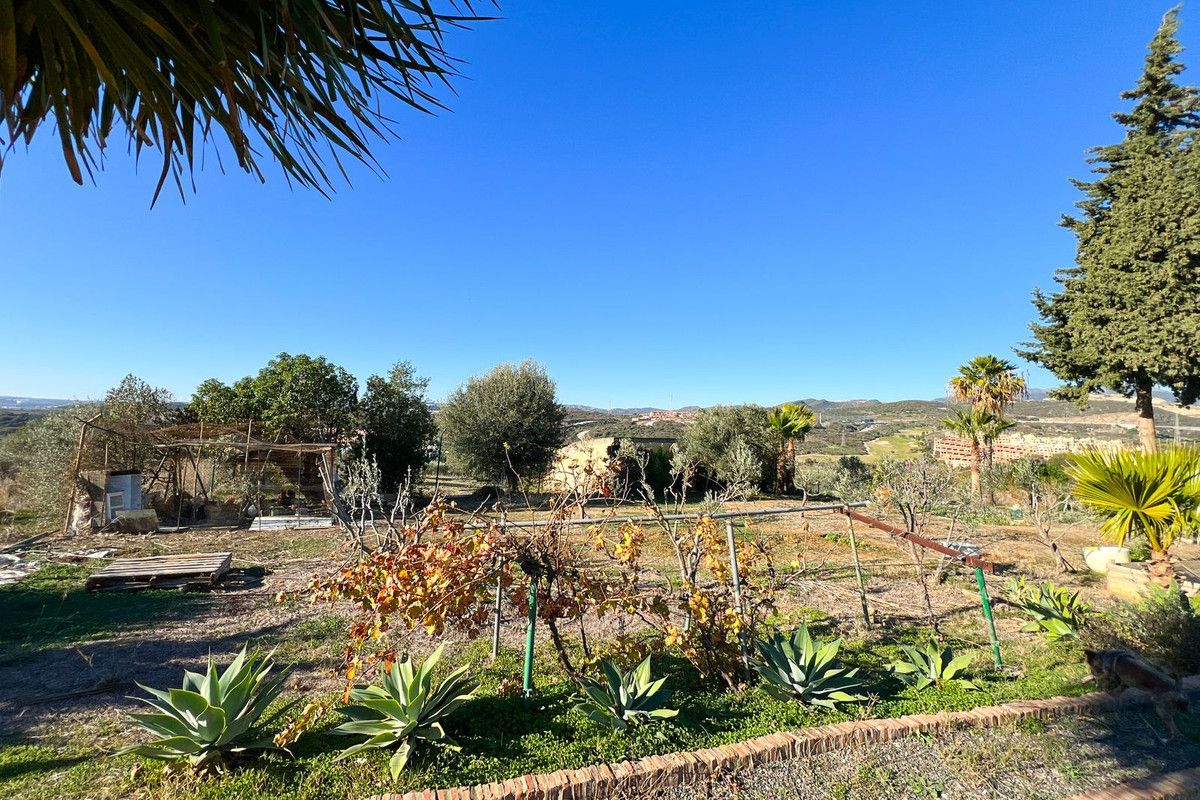 4-bedroom villa in Estepona, Marbella – image 42