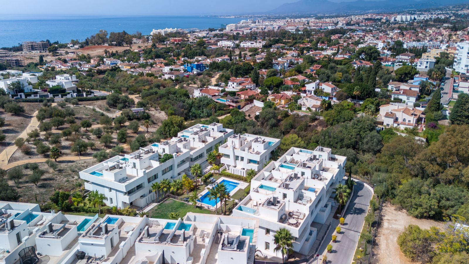 4-bedroom townhouse in Río Real, Marbella – image 4