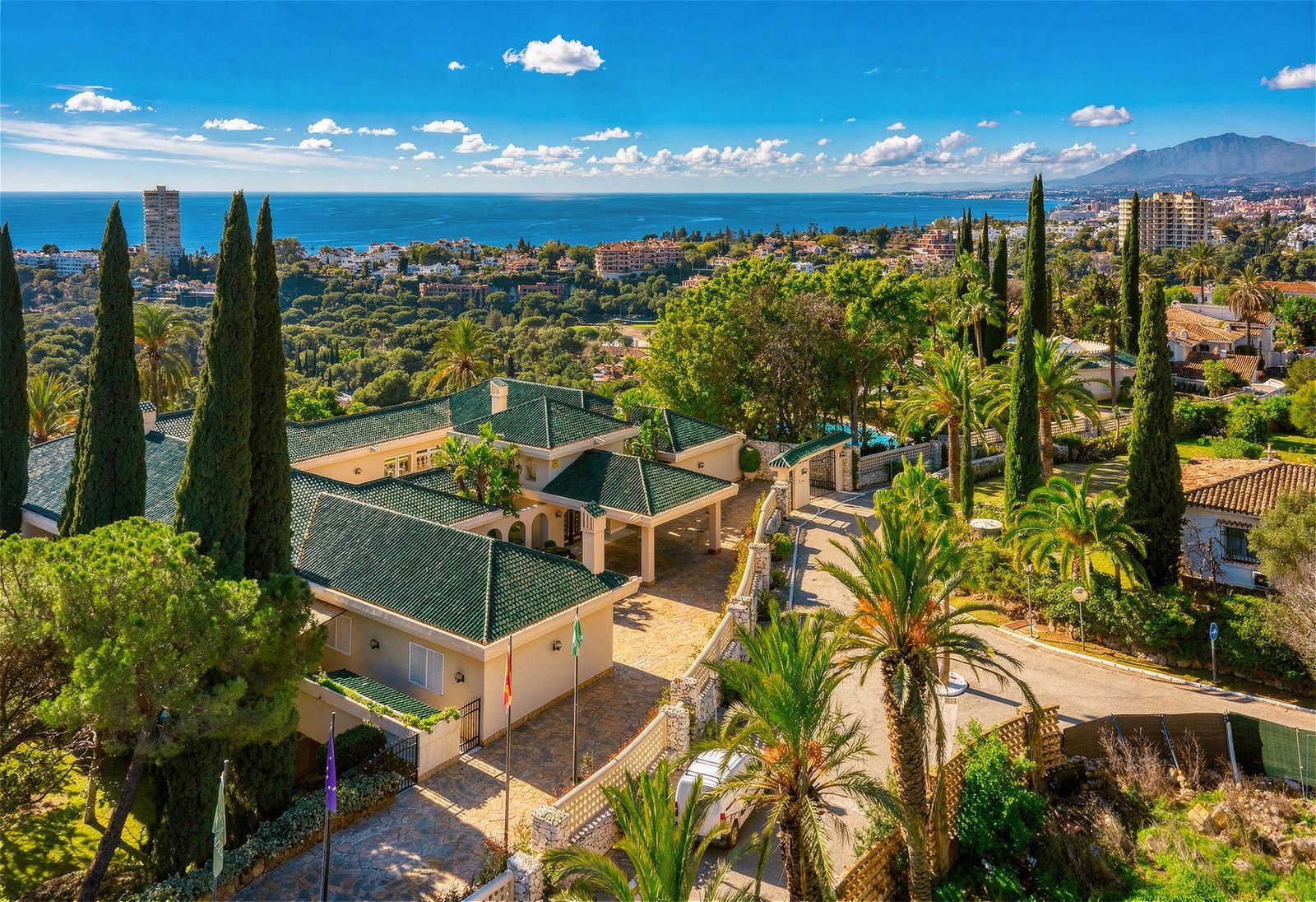 10-bedroom villa in Río Real, Marbella – image 5