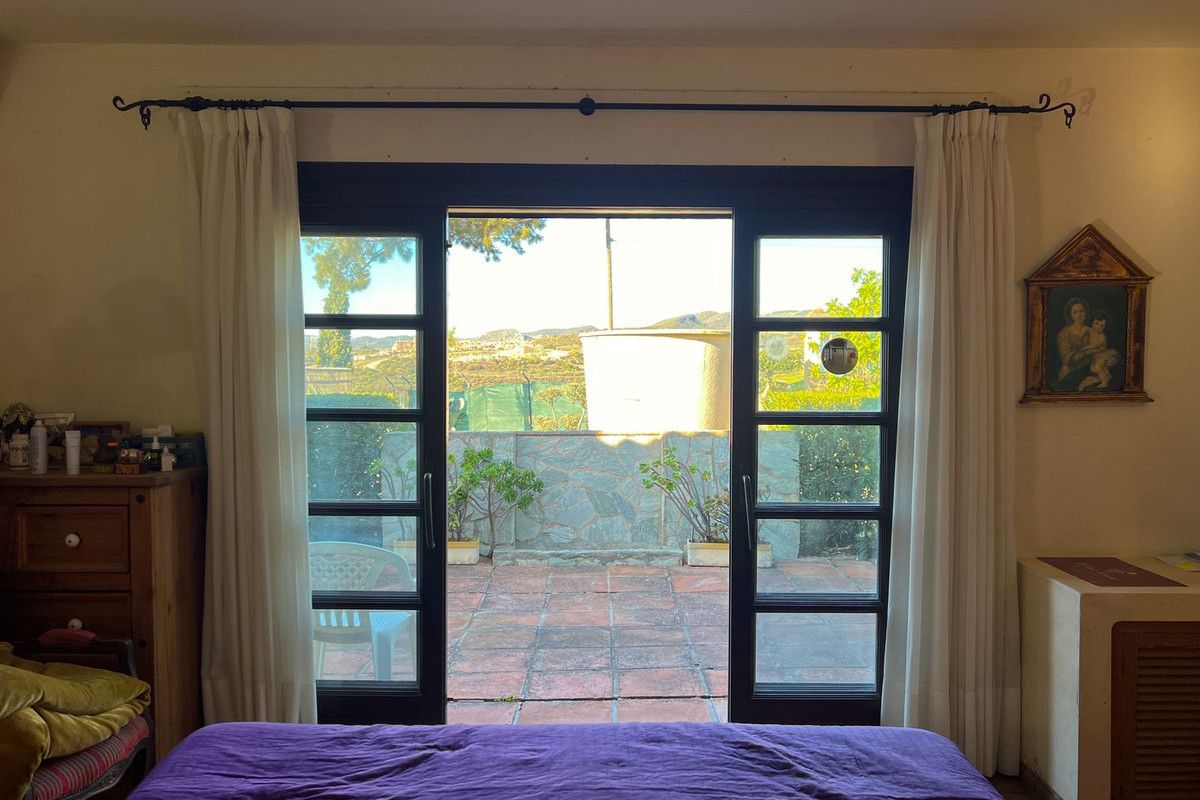 4-bedroom villa in Estepona, Marbella – image 4
