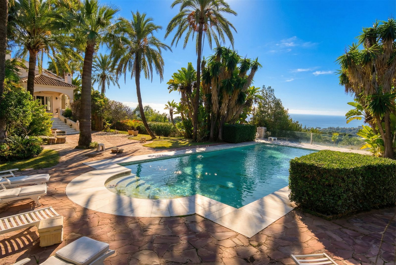 10-bedroom villa in Río Real, Marbella – image 7