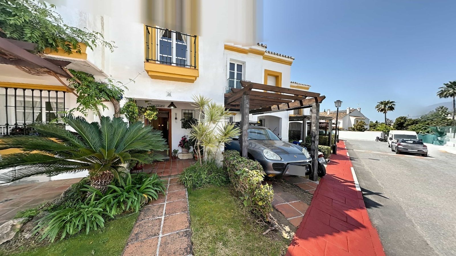 5-bedroom Semi-Detached House in Atalaya