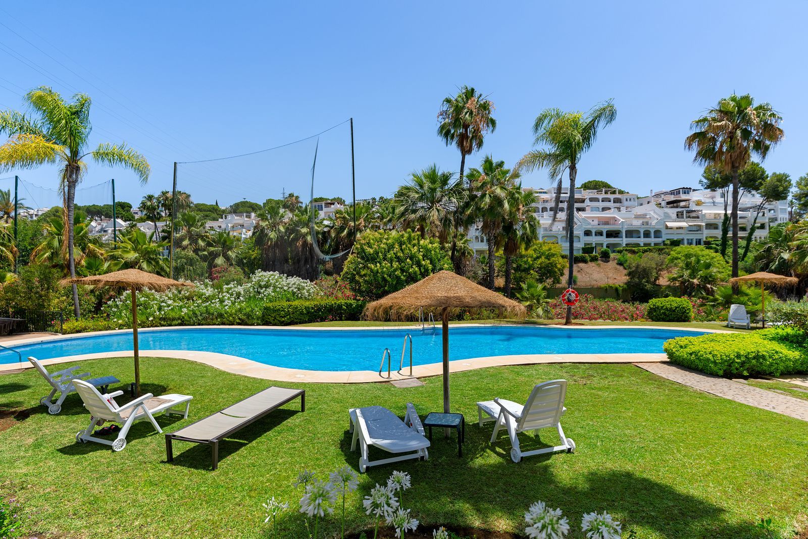 2-bedroom Ground Floor Apartment in Benahavís