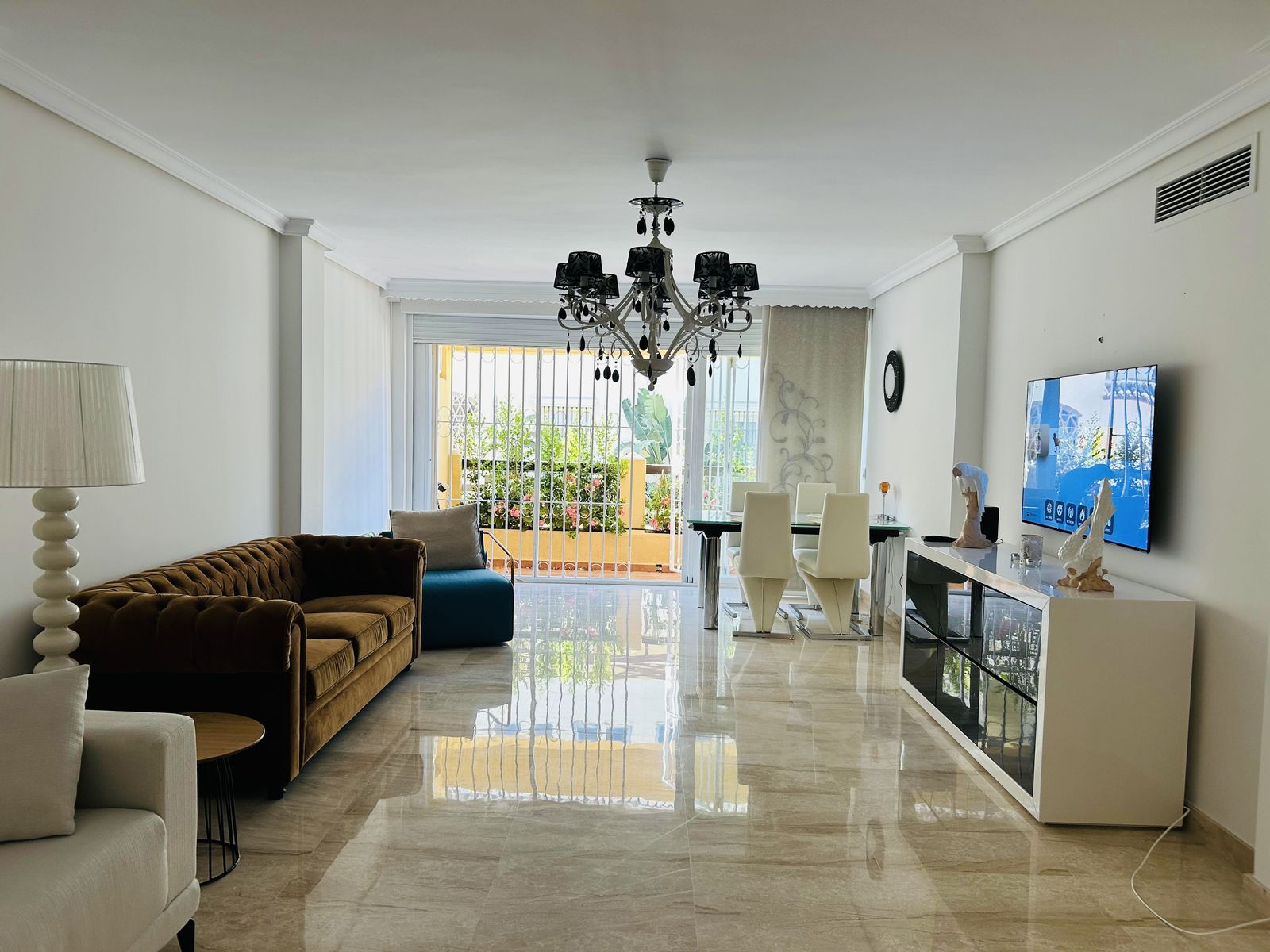 2-bedroom Ground Floor Apartment in Elviria