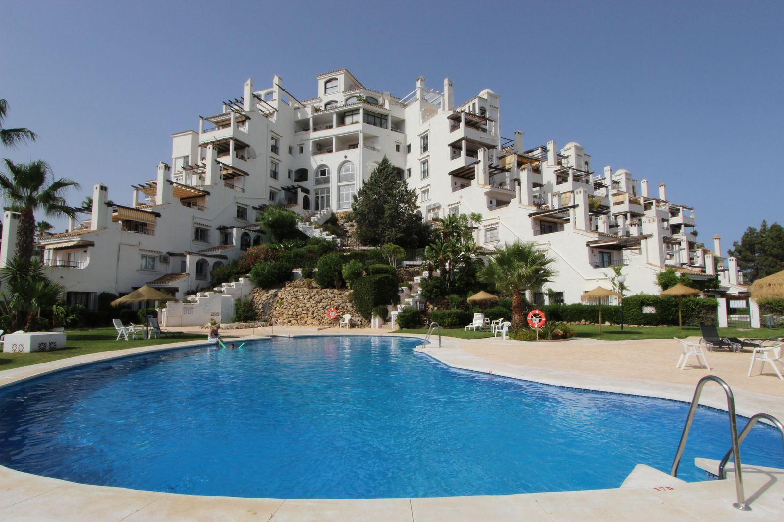 2-bedroom Apartment in Calahonda