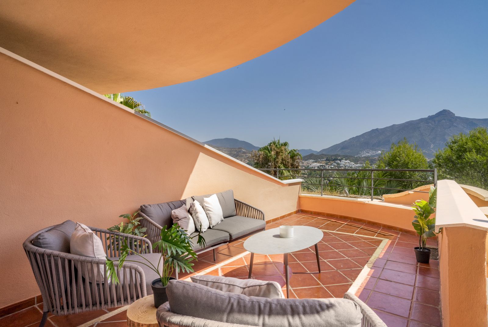 2-bedroom Apartment in Nueva Andalucia
