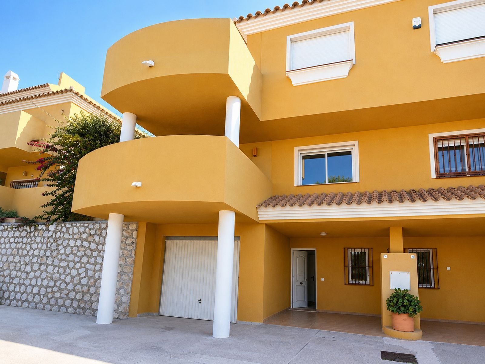 3-bedroom Semi-Detached House in Mijas