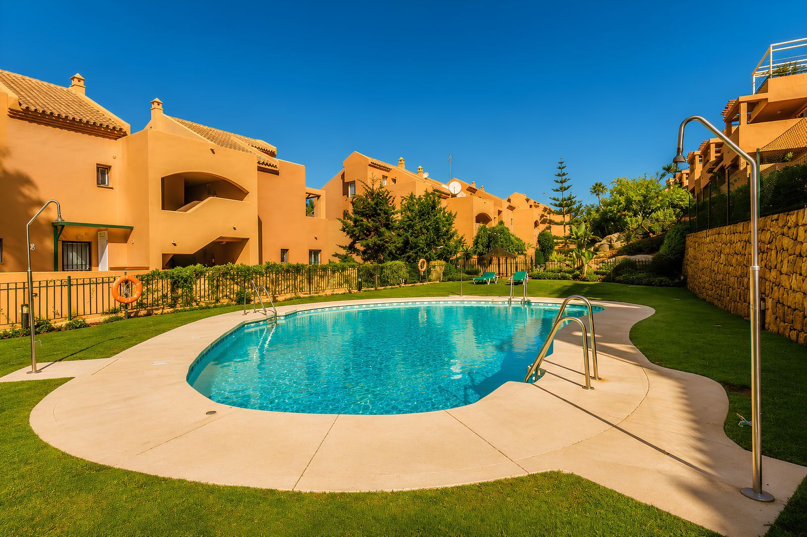 2-bedroom Apartment in Elviria