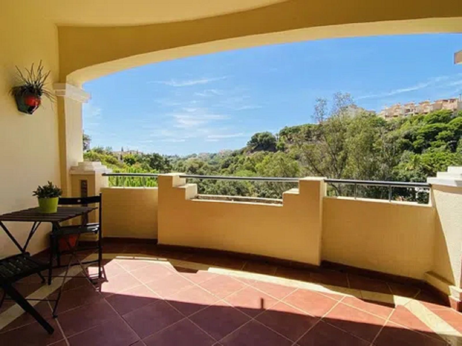 2-bedroom Ground Floor Apartment in Elviria