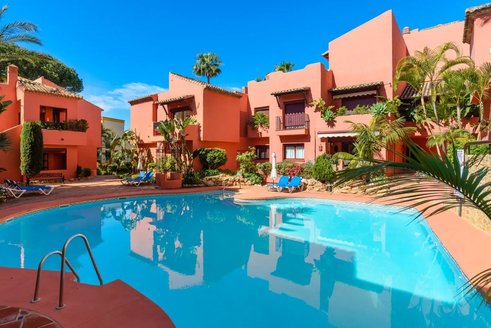 2-bedroom Apartment in Elviria